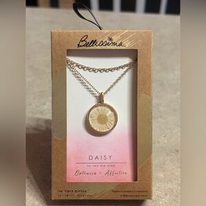 Gold Daisy Pendant Necklace